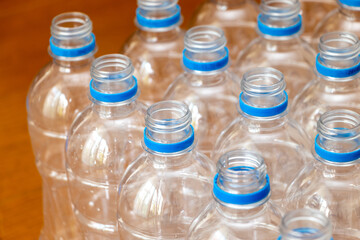 たくさんのプラスチックボトル