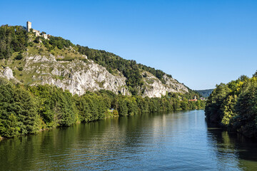 Fototapeta premium The ruins of Randeck castle in Markt Essing over the river Altmuehl in Bavaria, Germany