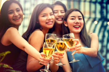 Party time start. Happy people toasting with champagne flutes. Multiethnic friends congratulating each other with new year. Celebration holiday concept, holiday background. selective focus