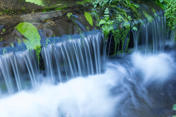 Small water cascades; water falls
