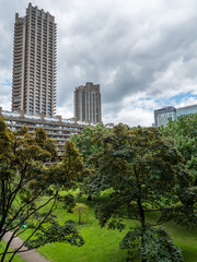 Obraz premium The iconic brutalist architecture of the Barbican Estate in the heart of the City of London, EC1.The Barbican Estate, London. The iconic brutalist arc