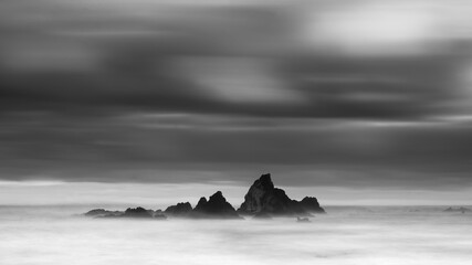 Obraz premium Garrarus Beach monochome image on the Cooper Coast of Waterford, Ireland