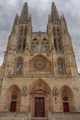 Fototapeta na wymiar exterior de la hermosa catedral de Burgos en Castilla León, España 