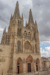 Fototapeta na wymiar fachada de la bonita catedral de Burgos, España