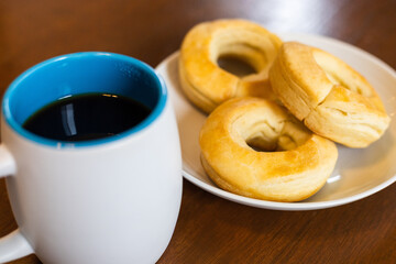 ビスケットパンとコーヒー