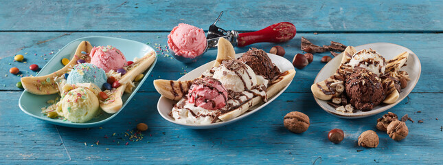 Tasty banana split desserts on plates