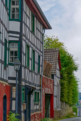 Obraz premium Bunte historische Fachwerkfassaden in der Altstadt von Blankenberg