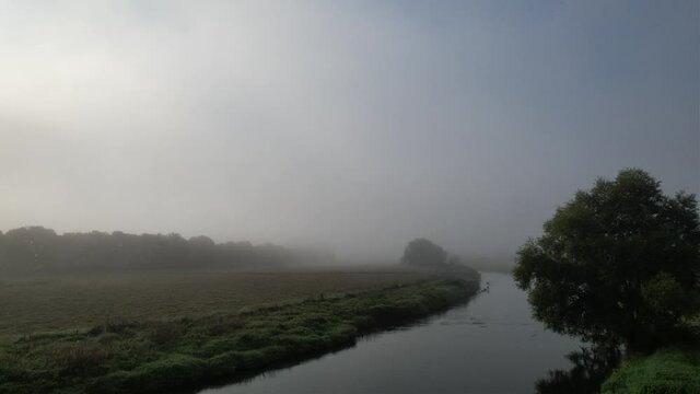 Morgennebel &uuml;ber der Ruhr bei Schwerte - Aufstieg &uuml;ber den Nebel, die Wolken