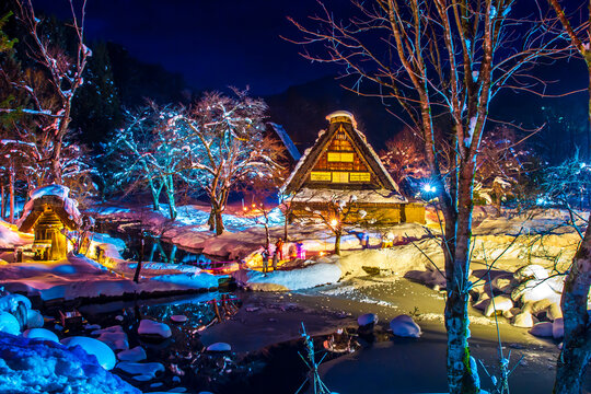 岐阜県　白川郷ライトアップ