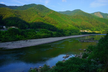 Fototapeta na wymiar Shimanto River Valley in Kochi, Shikoku, Japan - 日本 四国 高知 四万十川 