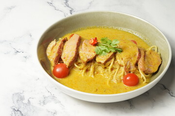 Curry noodle with smoke duck