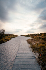 Obraz premium Wooden pathway on the popular white sand beach in Lomma, Sweden.