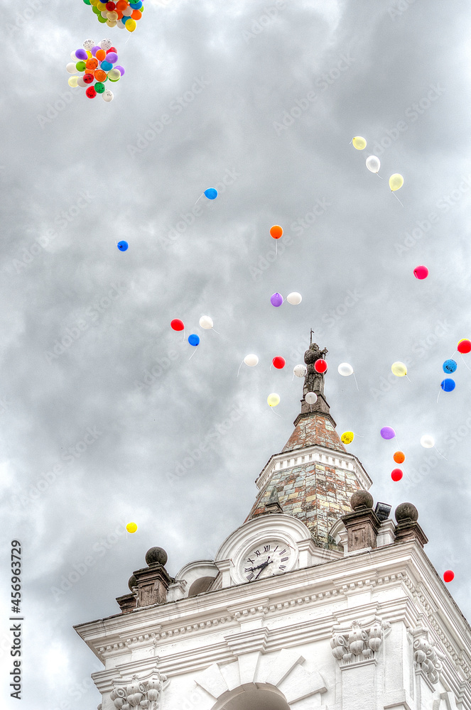 Wall mural Globos e iglesia
Balloons