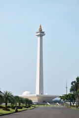 Obraz premium The National Monument (Monumen Nasional) in Jakarta, Indonesia, in daylight, in the afternoon, from a far, showing full view of the monument.