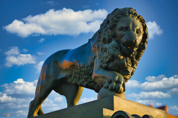 statue of a lion