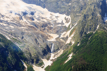 Dombay, Berggebiet, Skigebiet und Naturschutzgebiet des Nordkaukasus in Karatschai-Tscherkessien, Russland. © miklyxa