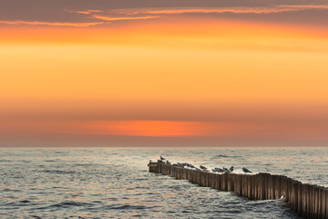 Zachód słońca nad Morzem Bałtyckim w miejscowości Wicie - obrazy, fototapety, plakaty