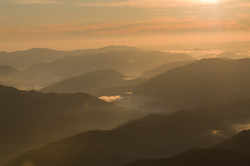 Fototapeta premium morning sun over the mountains