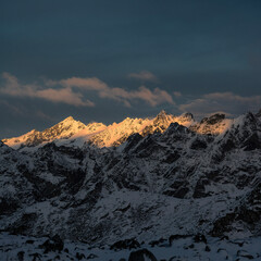 Obraz premium sunrise over the mountains