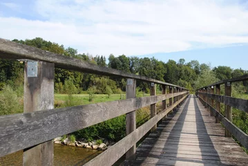 Fototapeten holzbrücke auf den wanderweg in naturschutzgebit © Olga Spaeth