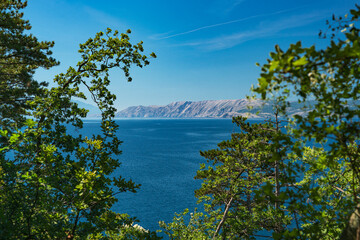 Fototapeta na wymiar View from the Croatian Adriatic coast to the island of Krk.