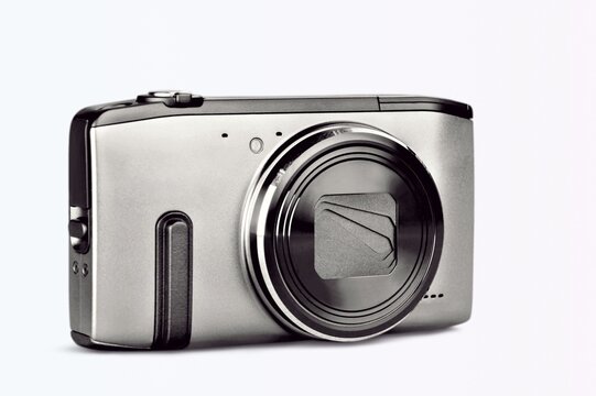 this is an analogue camera using a roll film system with an auto focus system