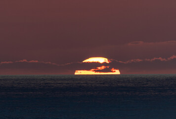 Fototapeta premium Sunset sequence at sea with spectacular colors!
