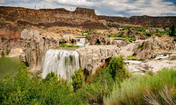 shoshone falls on a cloudy day