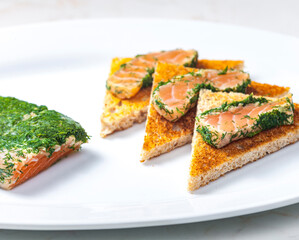 marinated salmon in dill on toast bread