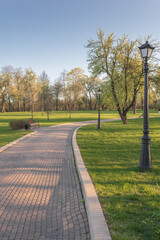 Obraz premium Beautiful green park on summer day.