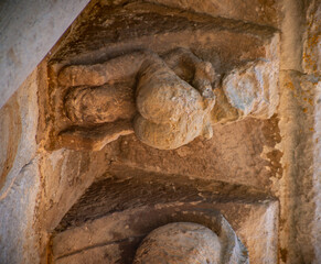 	
Colegiata romanica de Cervatos co representaciones eroticas en el exterior (Cantabria, España)	
