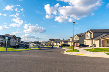 A typical American subdivision of new homes in a planned community, in the suburban area of Spokane, Washington, USA. - obrazy, fototapety, plakaty