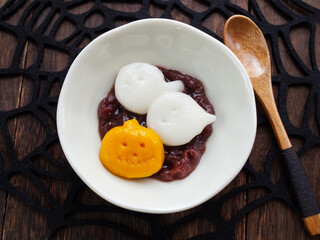ハロウィン仕様の小豆白玉だんご