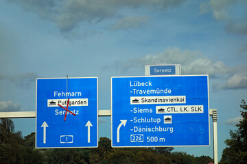 Hinweistafel Autobahn Lübeck