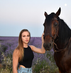 Obraz premium a young blonde model in a gorgeous lavender field