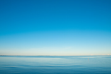 Fototapeta premium アメリカンビレッジから宜野湾方面の海