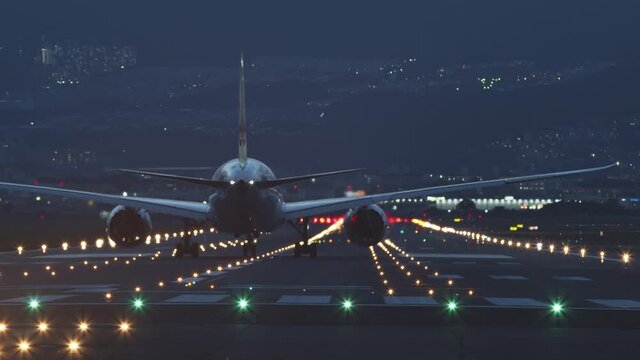 4K・飛行機・旅客機・ジェット機・空港・離陸