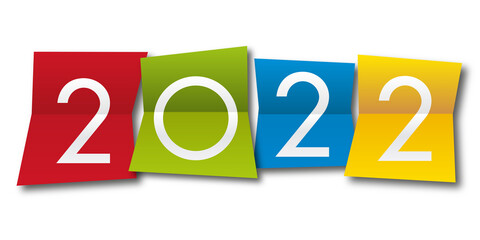 Carte de vœux 2022 avec l’année inscrite sur quatre papiers de couleurs différentes, pour présenter la nouvelle année.