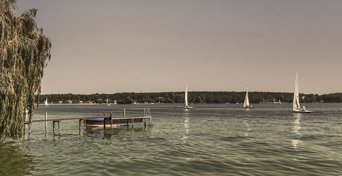 Bootssteg Am Wannsee In Berlin