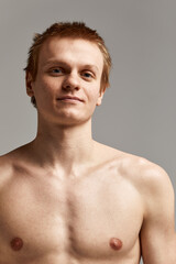 Young swimmer in excellent physical shape, on a gray background with copy space, call for sports, advertising banner