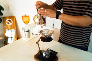 Obraz na płótnie Canvas Barista is making drip coffee brewing.