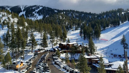 snow covered mountains in incline village lake tahoe  - obrazy, fototapety, plakaty