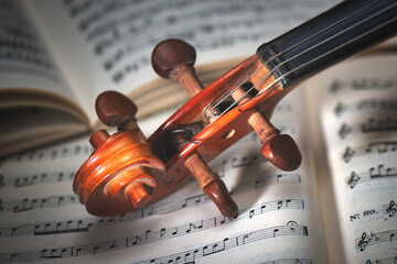 Naklejka premium Detail of a violin handle resting on a score