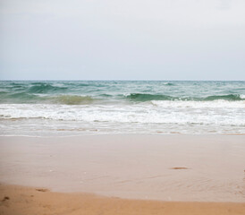 Fototapeta na wymiar Playa en día nublado