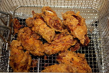 process of preparation and frying, delicious and crisp wings