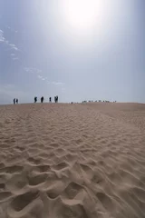 Crédence de cuisine en verre imprimé Plage de Bolonia, Tarifa, Espagne Silueta de gente en dunas de bolonia en playas de cadiz