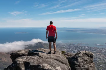 Papier Peint photo Montagne de la Table Man looking down to Cape Town, South Africa .