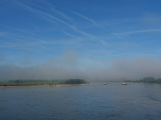 Morgennebel am Rhein bei Wesel