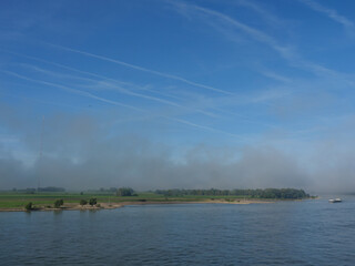Morgennebel am Rhein bei Wesel