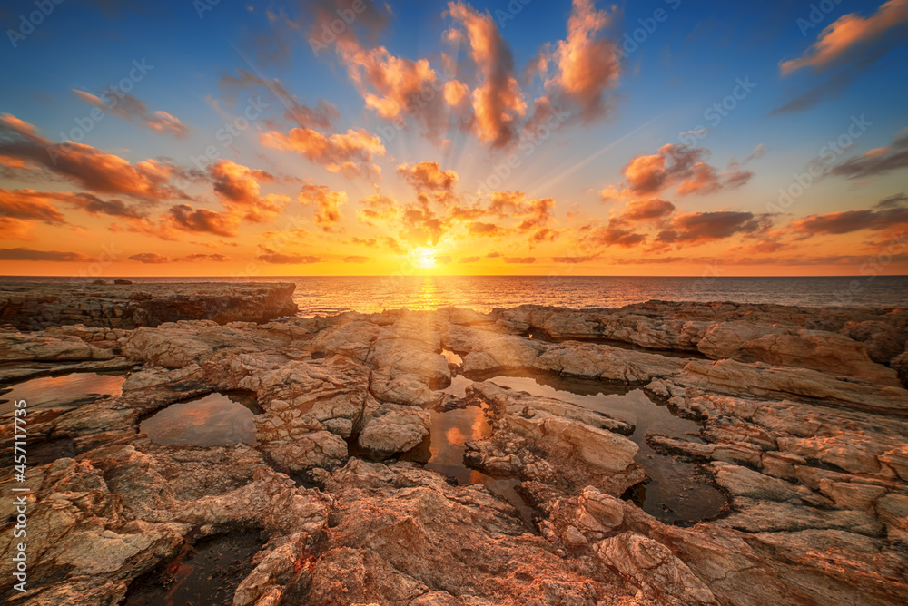 Wall mural Sunrise at sea